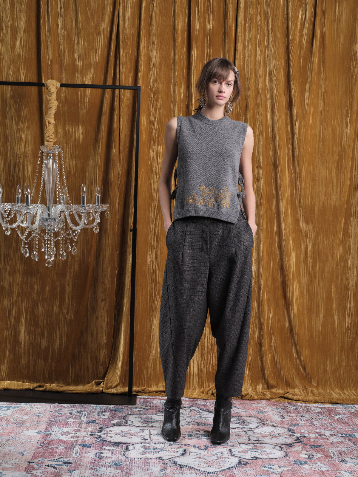 Gilet con laccetti e ricamo FLOOR