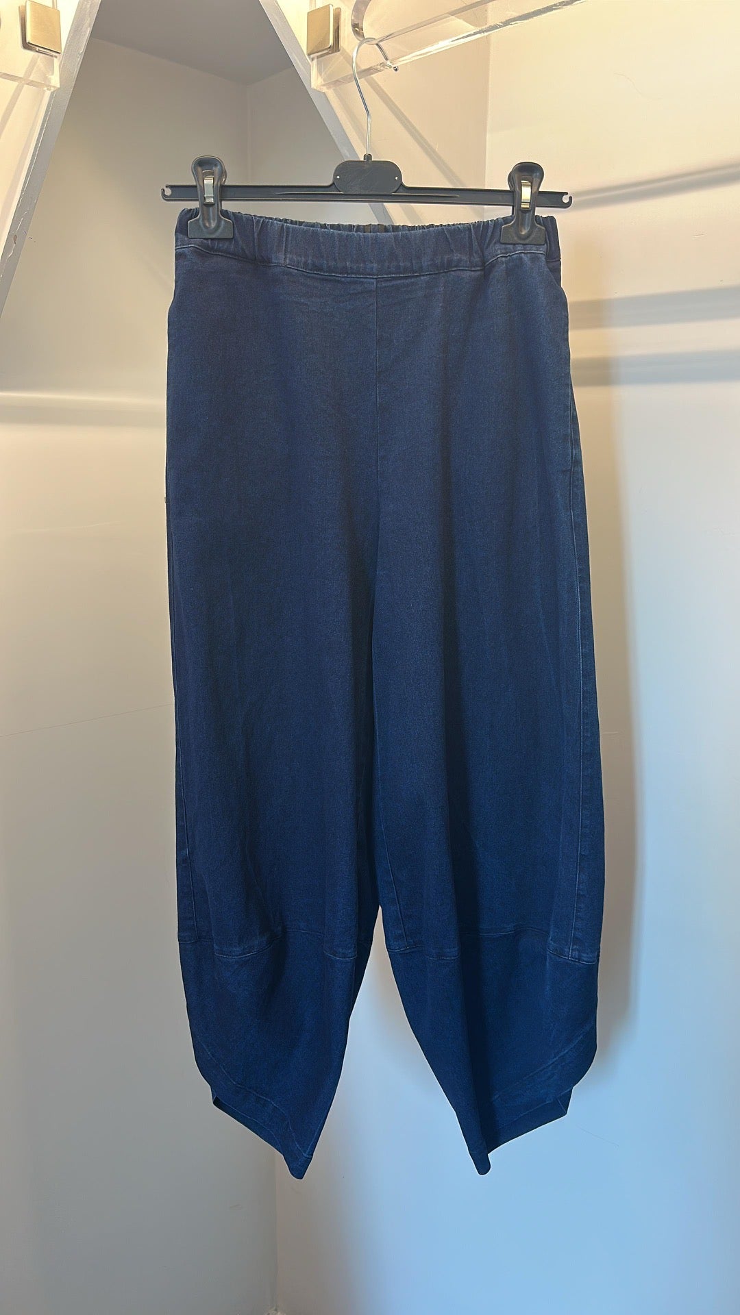 Pantalone uovo in denim Tadashi