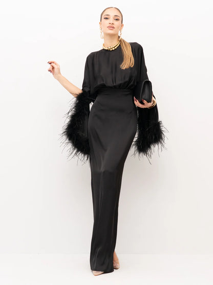 Abito lungo con maniche in piuma Dramée