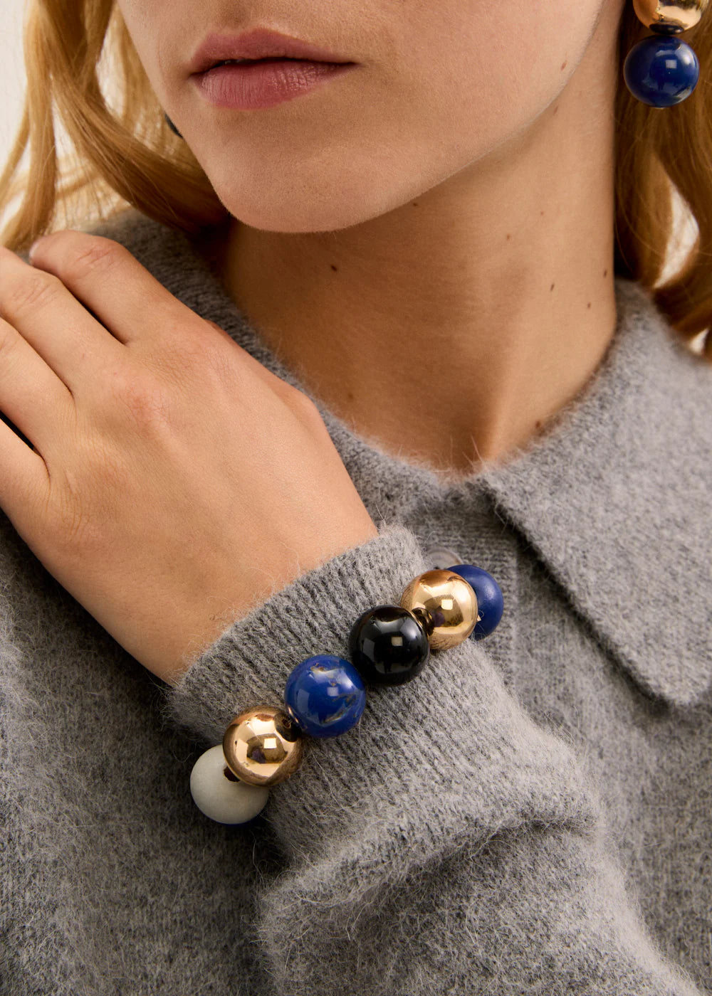 Bracciale elastico sfere in legno Nalì