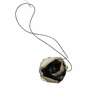 Collana lunga con fiore Sanctamuerte