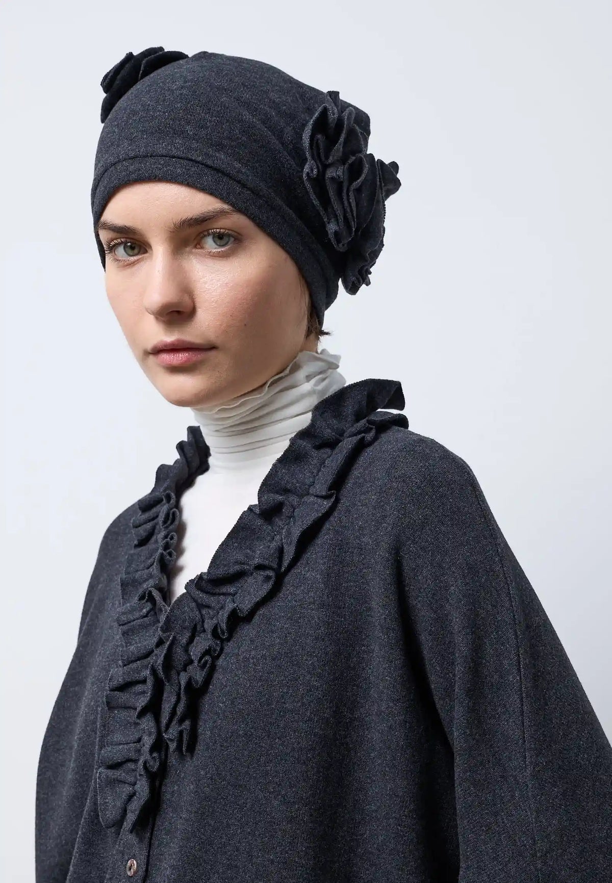 Cappello con fiori Neirami