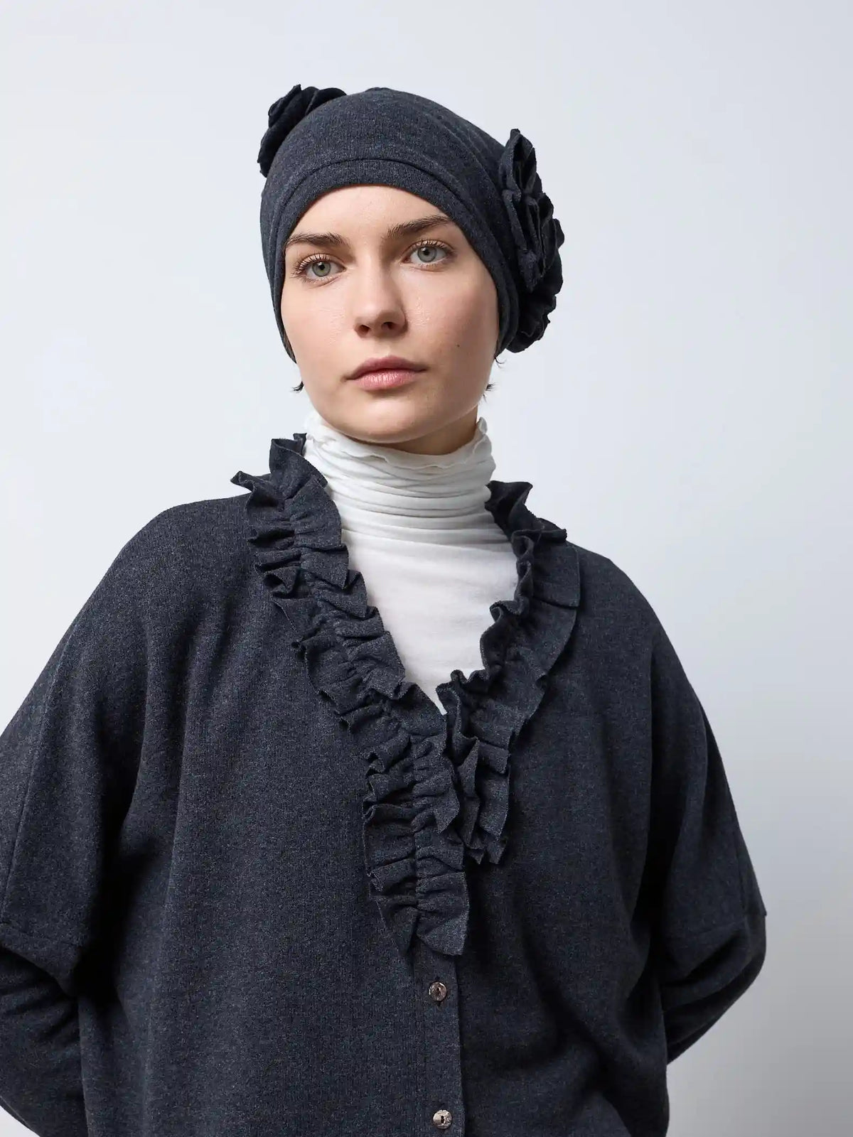 Cappello con fiori Neirami
