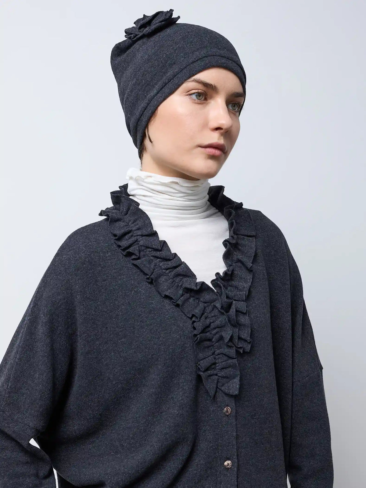 Cappello con fiori Neirami