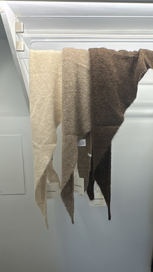 Sciarpa a triangolo in alpaca LABORATORIO