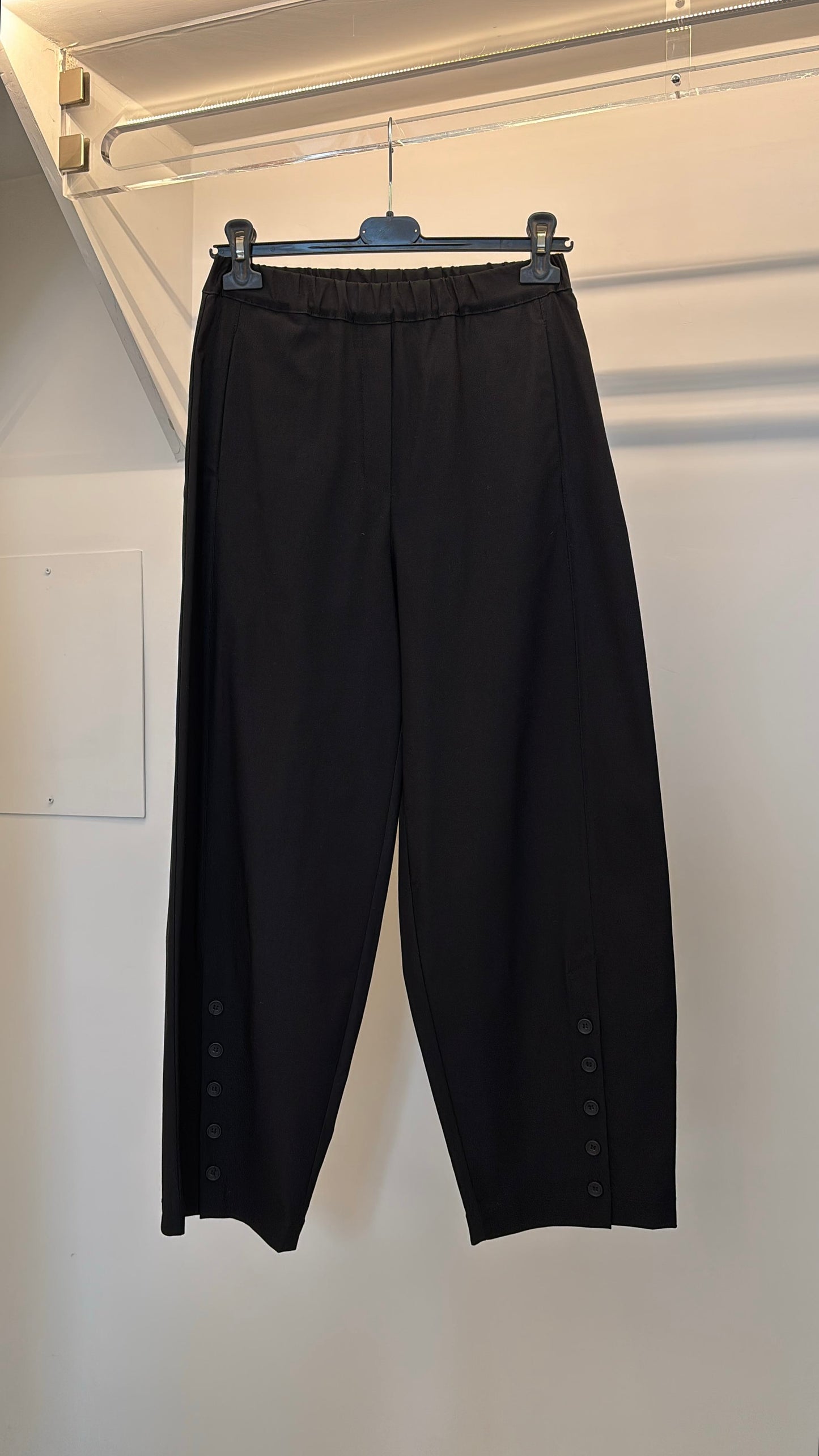 Pantalone a uovo con bottoni Tadashi